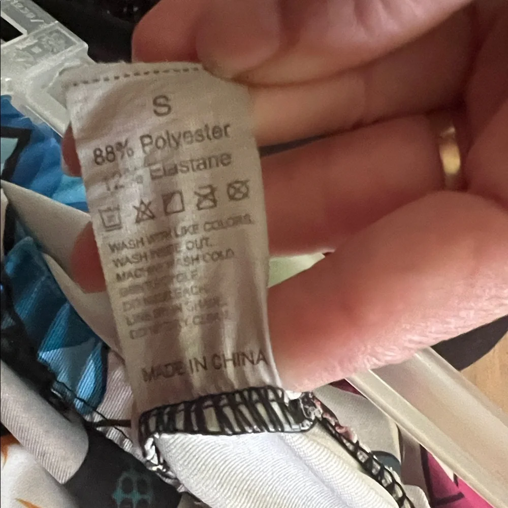 #1049+ Women Colorful Comic Print Leggings - Picture 6 of 6